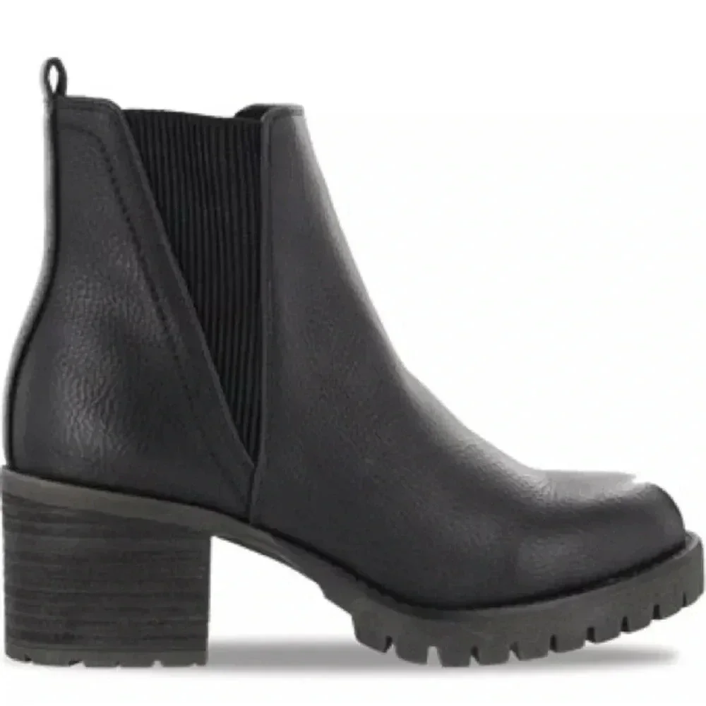 Mia Jody Chelsea Boot, Black, Women’s Heeled Leather Booties, Size 9M